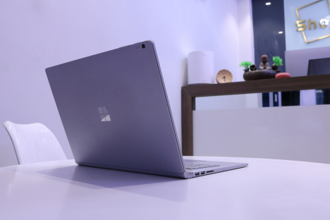 Surface Book ( i5/8GB/128GB ) 1